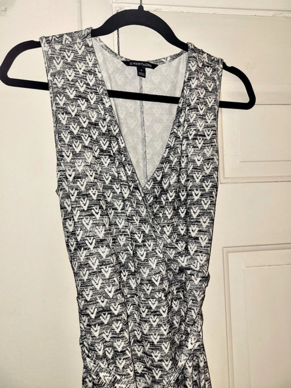 41 HAWTHORN Geometric Wrap Dress in Gray & White Size Medium